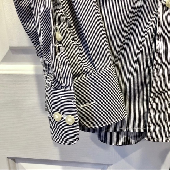 💚3 /$35, H&M Striped Dress Shirt, GUC - Picture 5 of 9